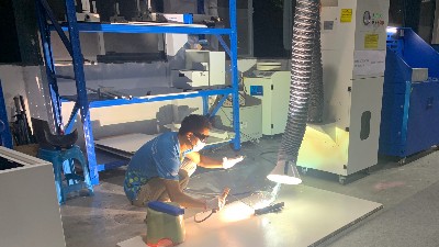 東莞執(zhí)信環(huán)?？萍?專注于生產(chǎn)節(jié)能環(huán)保的煙霧凈化器！